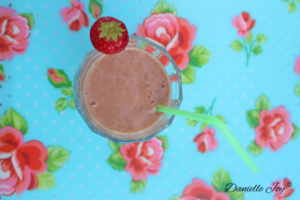 Strawberry-Nut Butter (Green) Smoothie